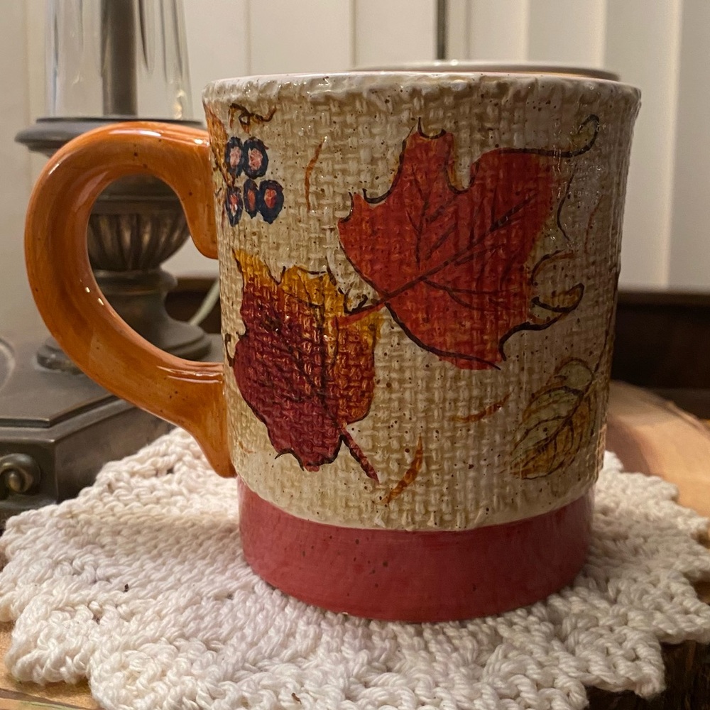 🍁 Oversized Autumn Leaf Textured Mug